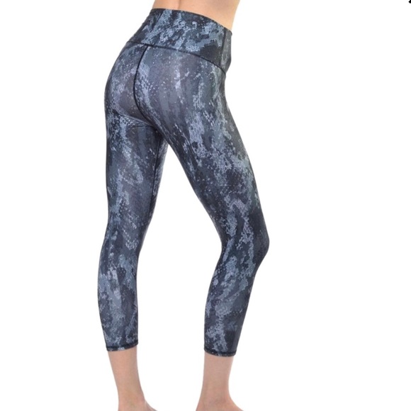 ALO YOGA Black Python Airbrush High Waisted Leggin - Picture 3 of 14